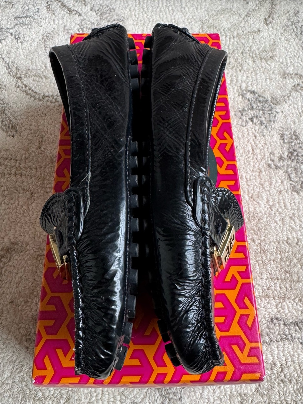 EUC Tory Burch Kendrick Moccasin Driving Shoe In Black Patent - Picture 9 of 12